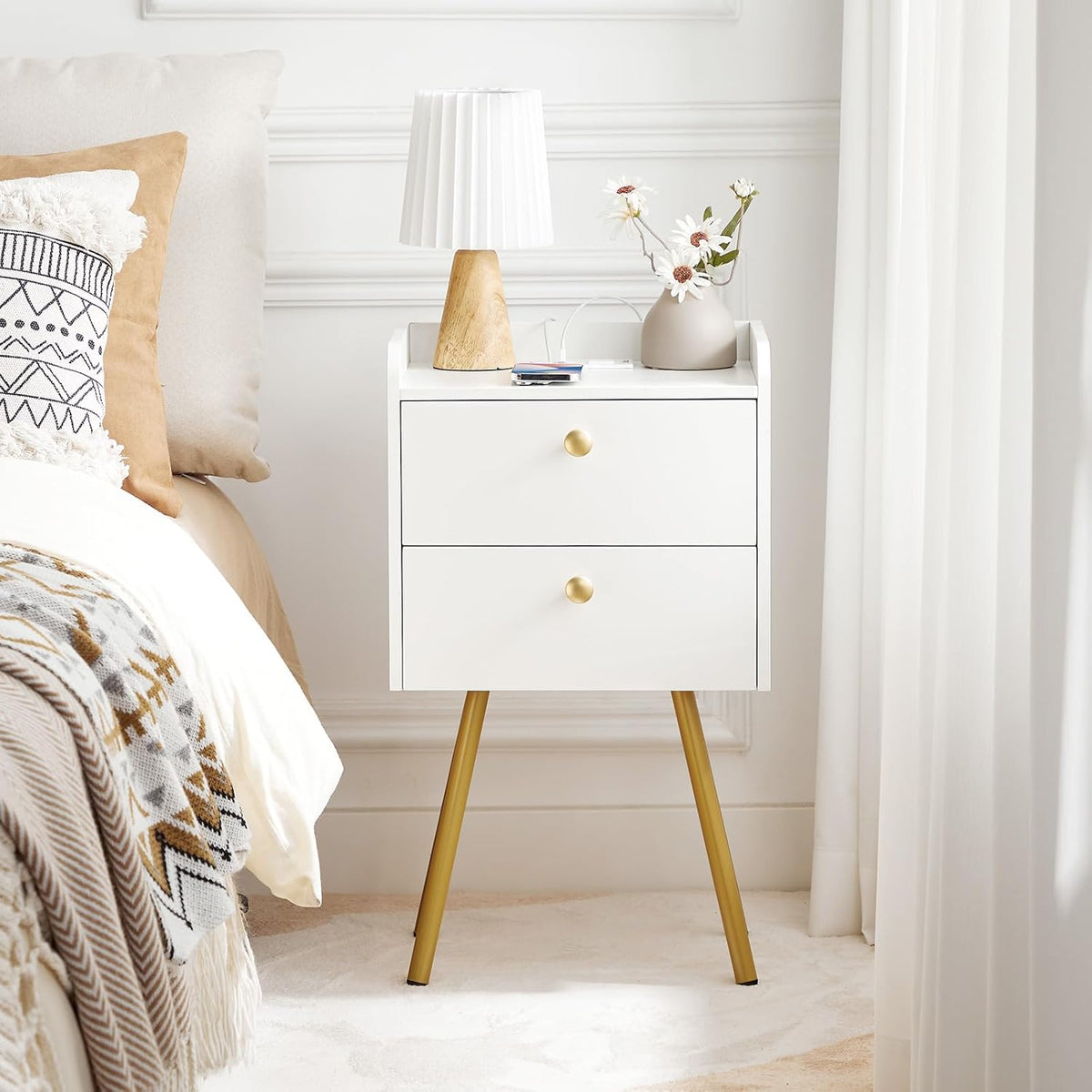 HOOBRO White Nightstand with Charging Station, Modern End Table