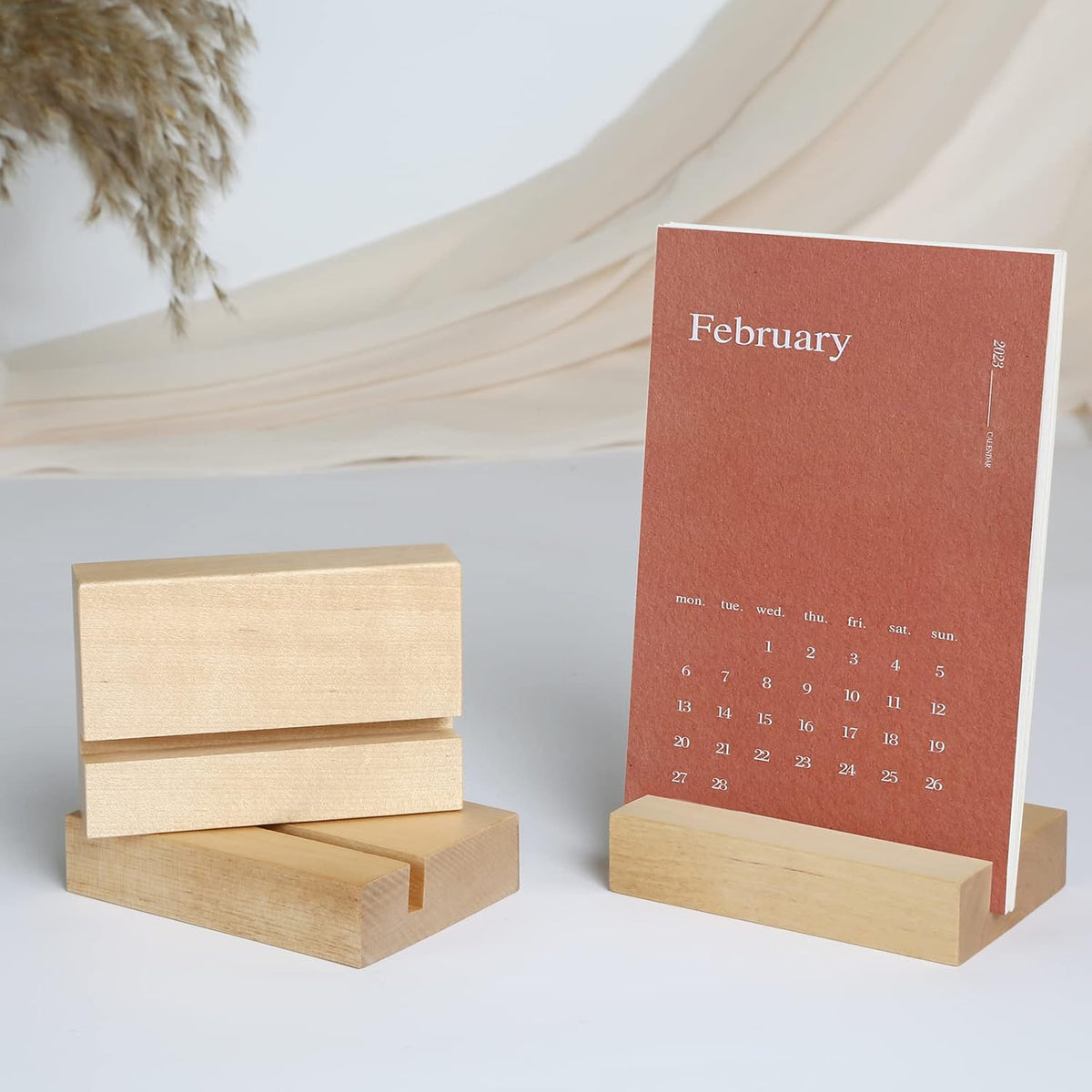 UNIQOOO 3.5" Birch Wood Stand for Monthly Desk Calendar, Wooden Block Base, Cardstock Holder, For Office Home Retail Reception Decor, Photo Display, 10 Pack