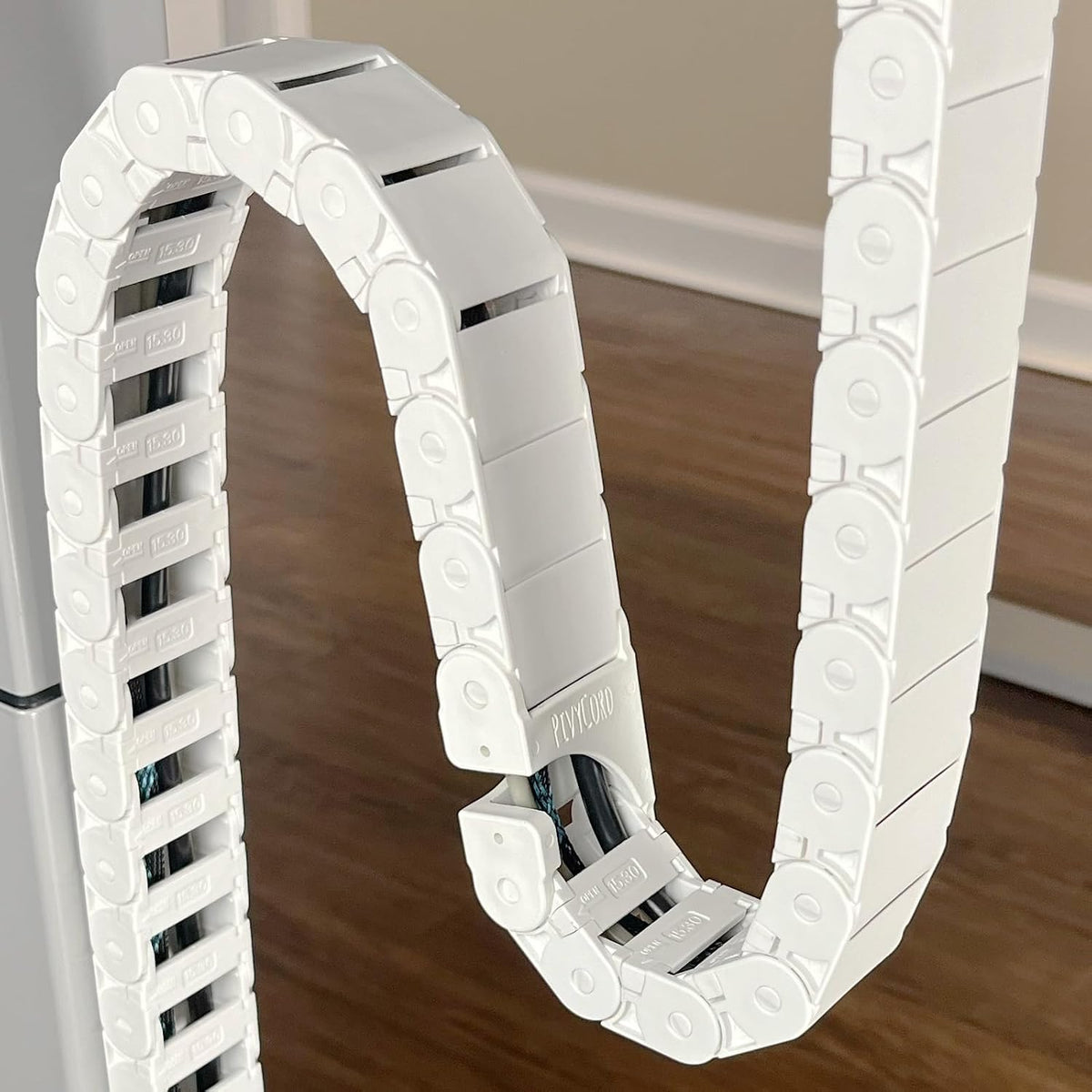 Quality Clever PivyCord-Vez Flex Chain Raceway Cable Management Solution for Sit-Stand Variable Height Desks, Flexible Cable Raceway to Hide, Organize and Protect Wires and Cables, White