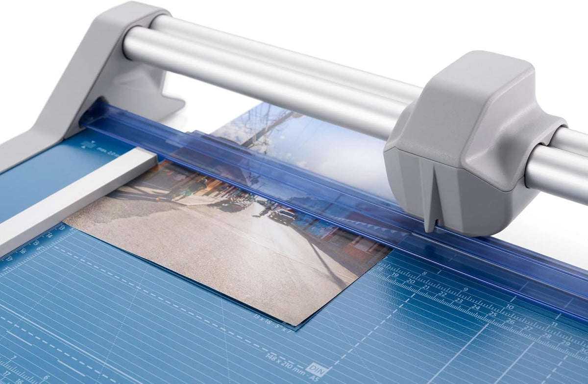 Dahle 550 Professional Rotary Trimmer, 14" Cut Length, 20 Sheet Capacity, Self-Sharpening, Dual Guide Bar, Automatic Clamp, German Engineered Paper Cutter