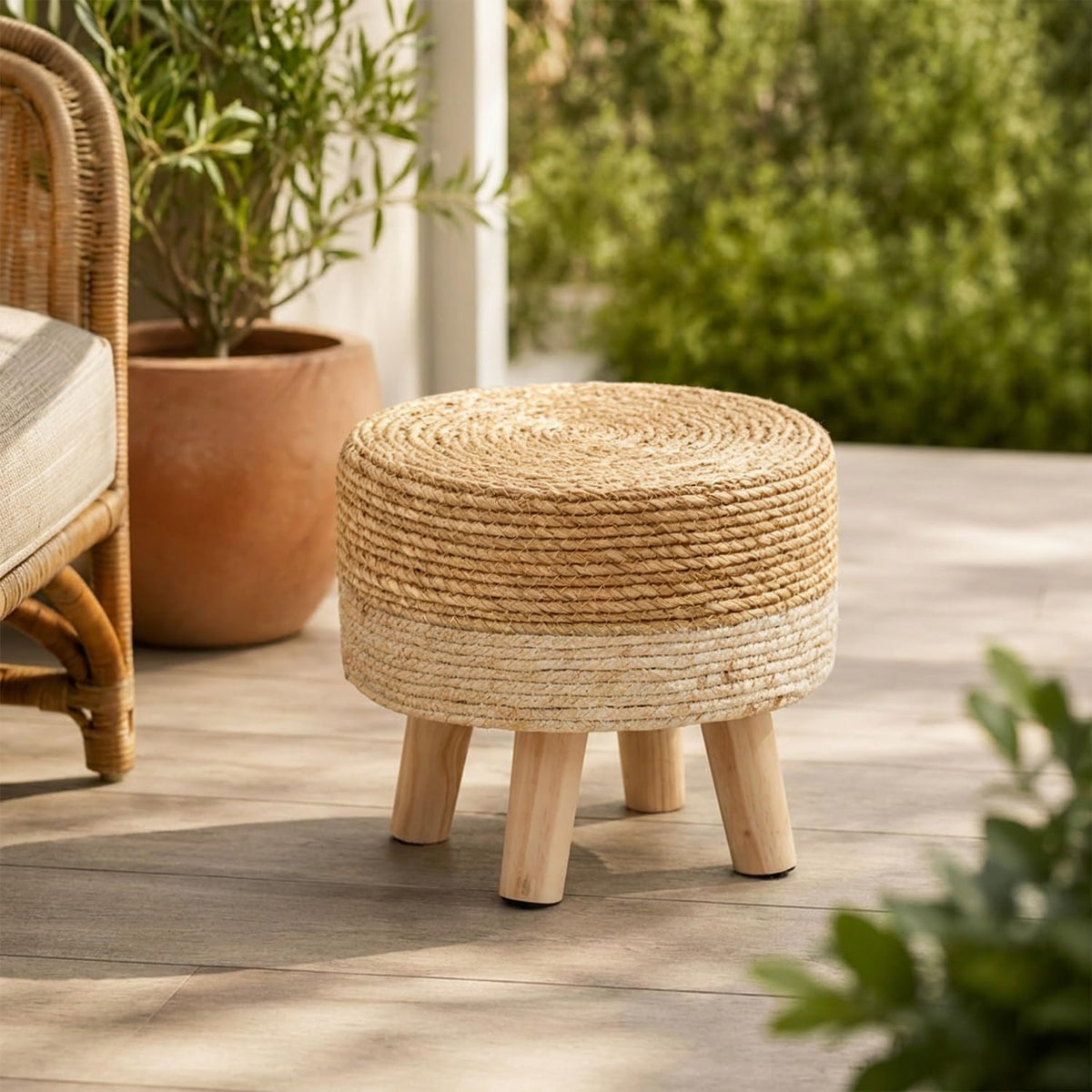 Wimarsbon Round Foot Stool Natural Seagrass Poufs Ottoman Hand Weave Footrest Stool for Couch Desk Extra Seat Step Stool with Solid Wood Legs for Hallway Patio Lounge White