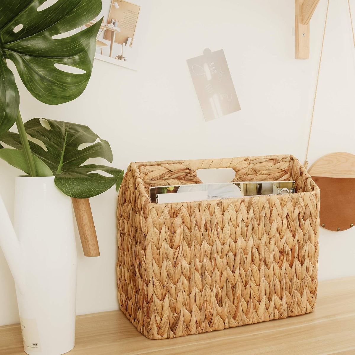 StorageWorks Hand-Woven Divided Magazine Basket, Rattan Magazine Holder, Natural Wicker Magazine Rack for Bathroom, Office, Water Hyacinth, 1 Pack