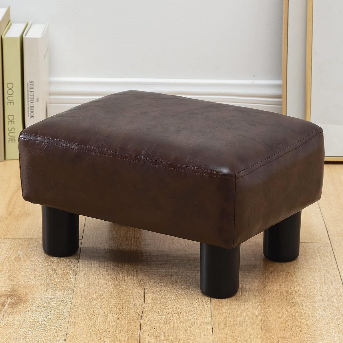 LUE BONA Small Rectangle Foot Stool, PU Leather Fabric Footrest Ottoman with Non-Skid Plastic Legs, Modern Rectangle Footrest Small Step Stool Ottoman for Couch, Desk, Office, Living Room, Brown