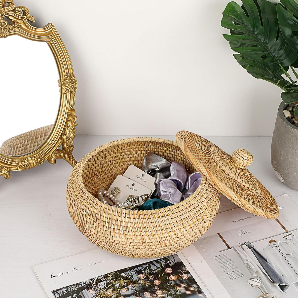 Hipiwe Round Rattan Basket Box with Lid Small Hand-Woven Wicker Basket Bin